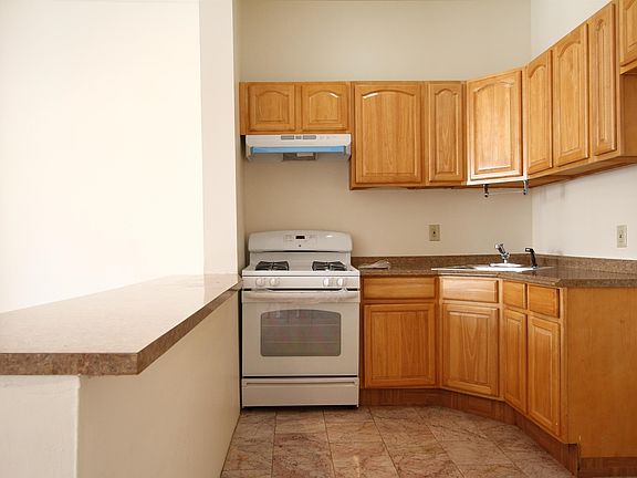 3rd image of 67 Poplar St