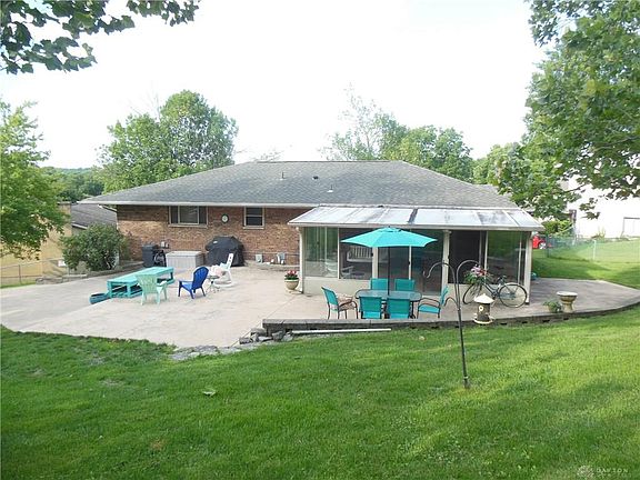 2nd image of 856 Elwyn Pl