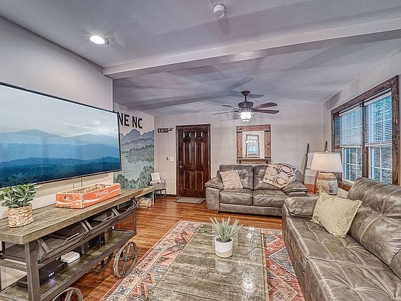 4th image of 1375 Stoney Brook Ln