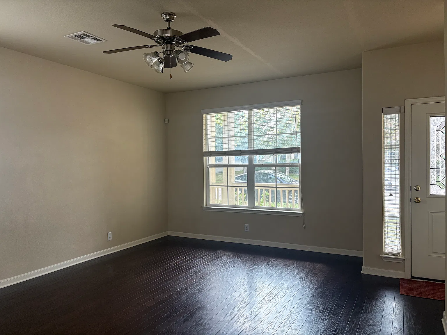 3 bed, 2.5 bath, 1368 sqft, $1,899 — Photo 3