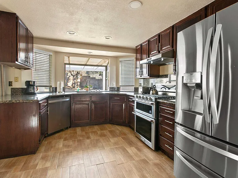1210 N Country Hollow Dr — Photo 5