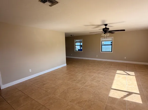 901 Citroen Dr, Sebring, FL 33872