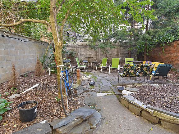 2nd image of 526 E 6th St APT 2