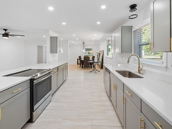 5th image of 300 Colegrove St