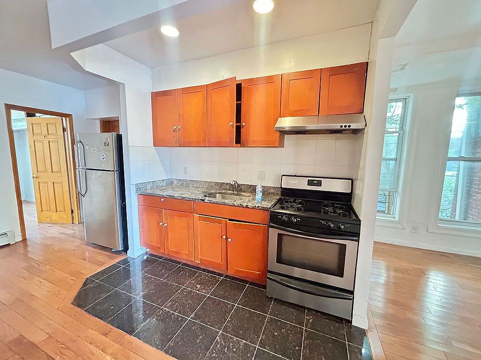 1st image of 835 Willoughby Ave #2A
