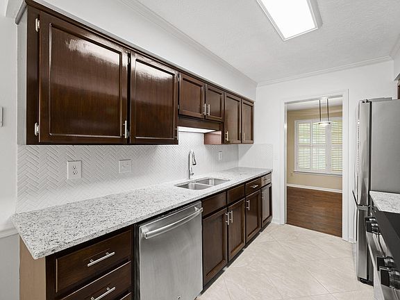 5th image of 40 Wood Pointe Dr Unit 56