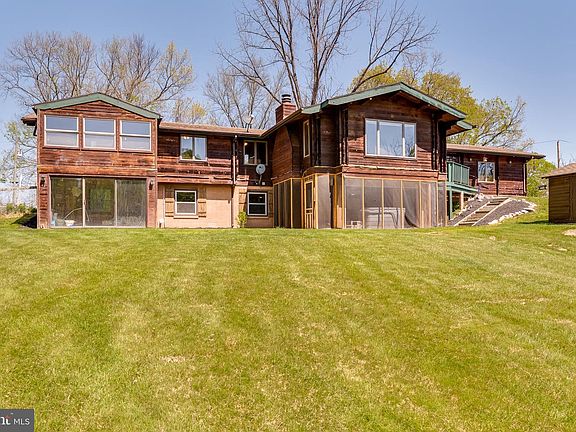 3rd image of 410 Windward Ln