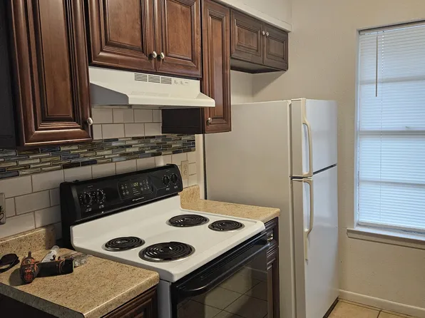 611 Lilac St #611A, Beeville, TX 78102