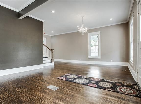 4th image of 310 Oak St