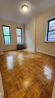 Rented by Manhattan Realty Group | media 9
