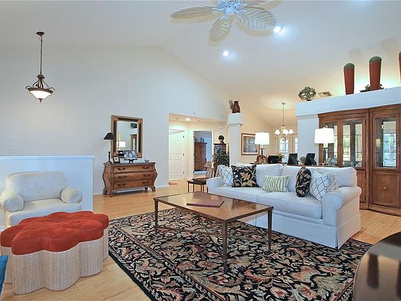 5th image of 9815 Ashley Dr