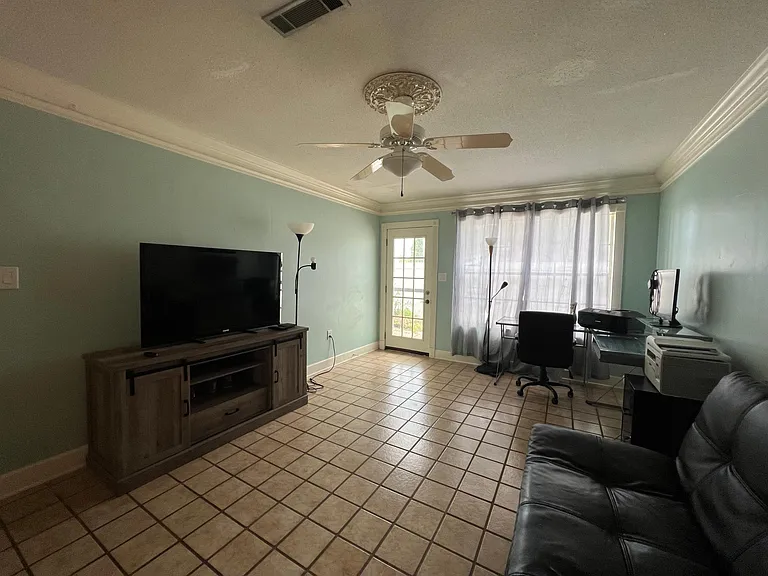 230 Lakeview Cir — Photo 14