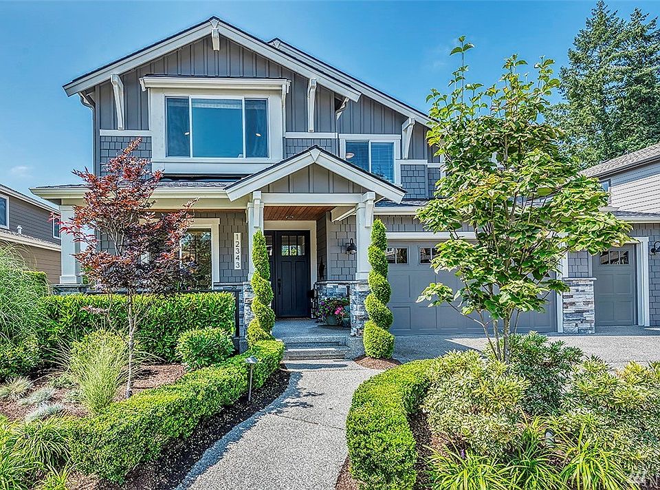 Welcome To The Coveted Shadow Creek Neighborhood In Redmond.