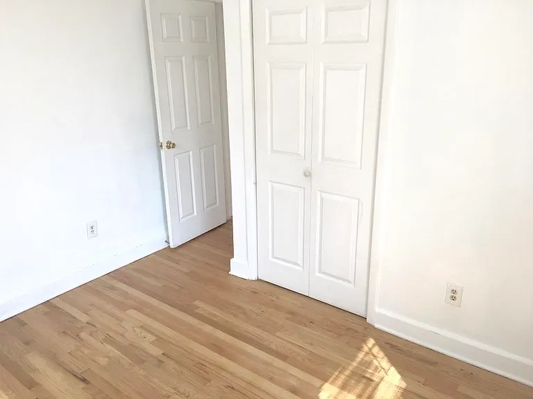 283 Monmouth St — Photo 9