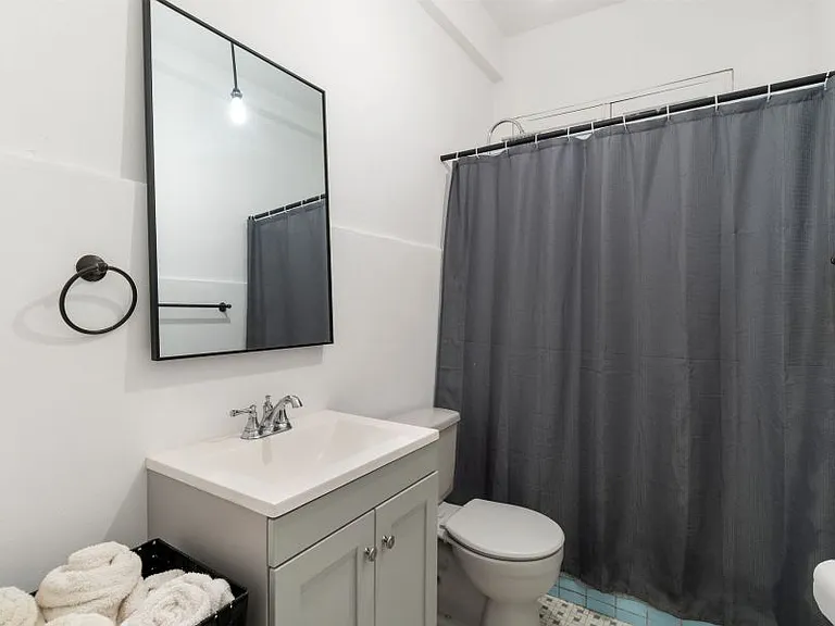Cond EL Koury 656 Calle Figueroa — Photo 20