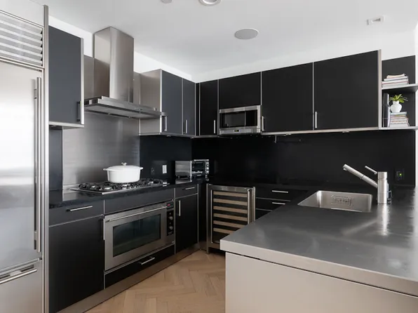 330 Spring Street image 5 of 9