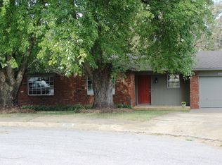 2931 N Peg Ln, Fayetteville, AR 72703