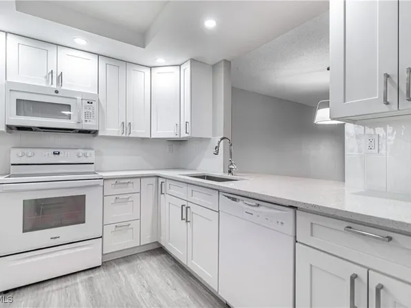 6102 Augusta Dr APT 315, Fort Myers, FL 33907