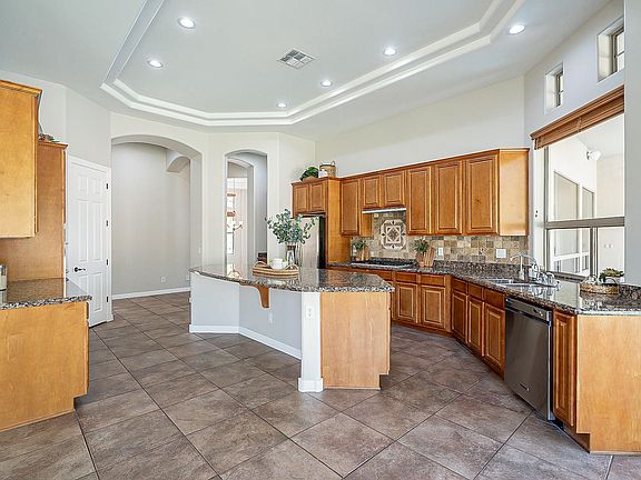 3rd image of 330 E Canyon Creek Dr