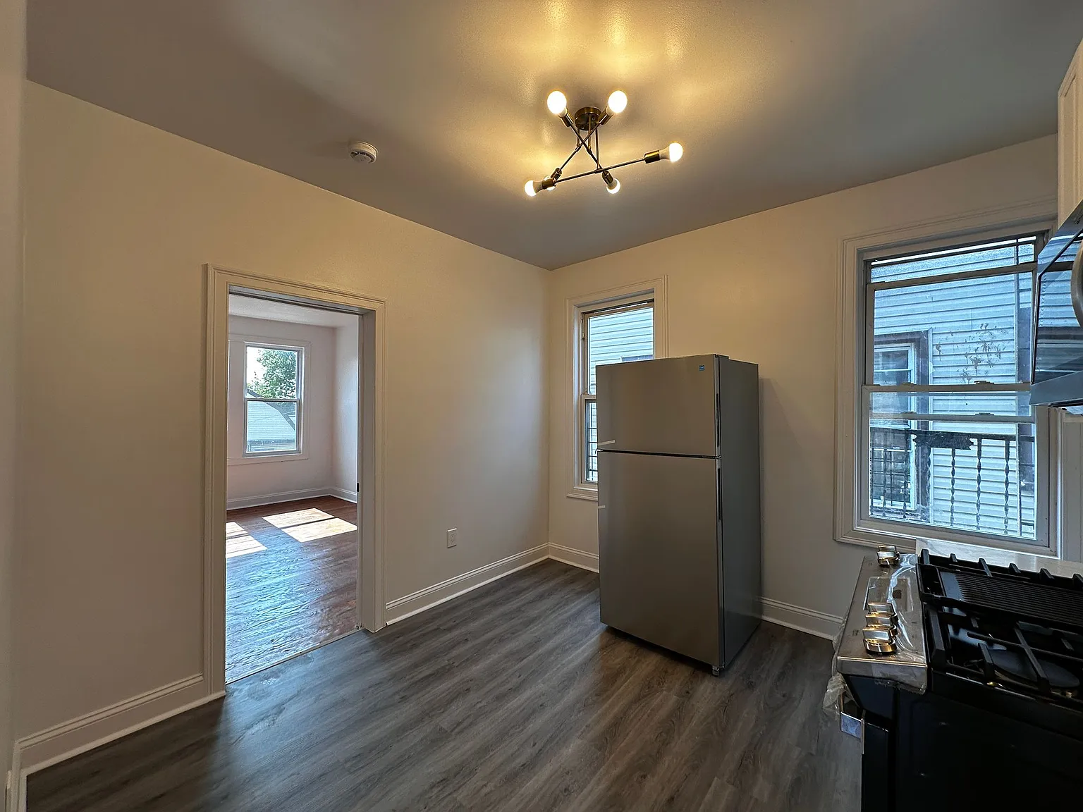 92 Woodlawn Ave — Photo 4