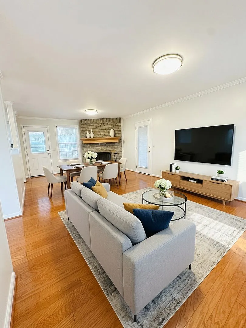 8 Ann Ct — Photo 2