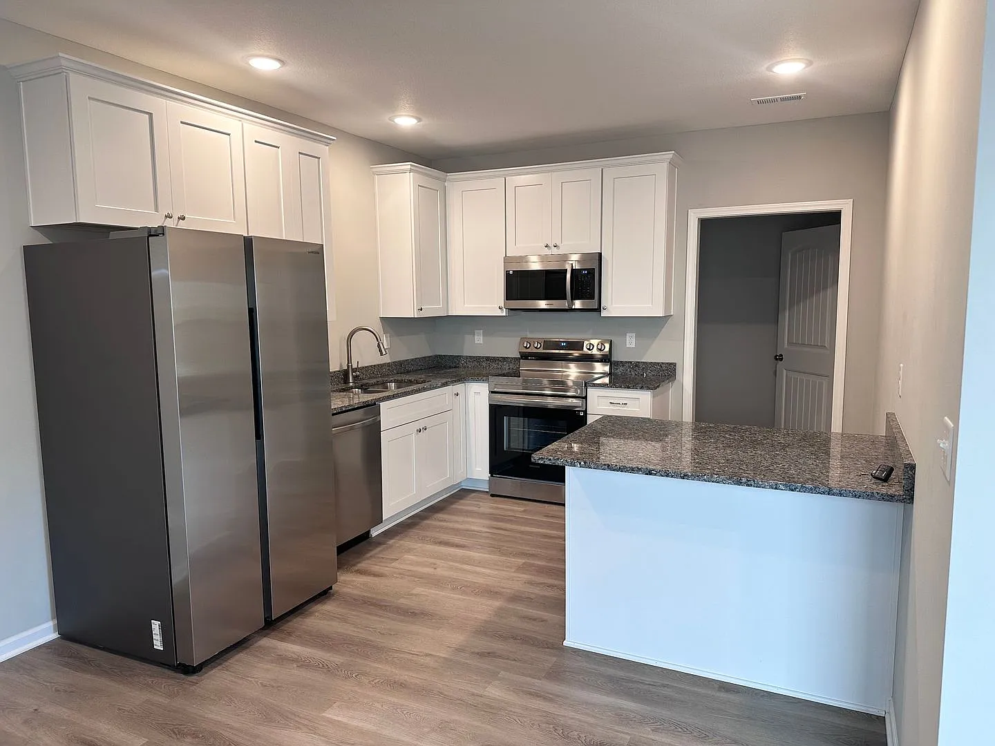 3 Bed | 2.5 Bath | 1 Car Garage Duplex in Pleasant Hill — Photo 4