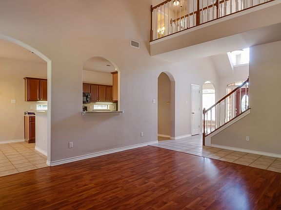 2nd image of 318 Quarry Springs Dr
