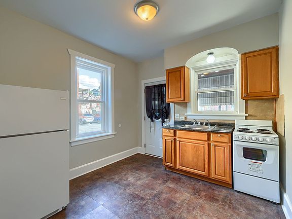 3rd image of 255 Briggs St APT 1E