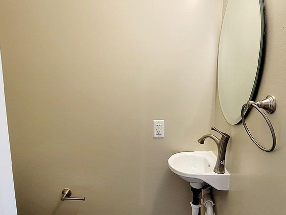 4th image of 509 N 35th St APT 13