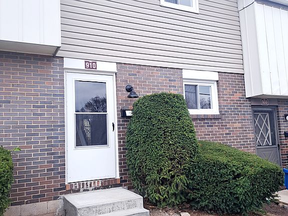 2nd image of 910 Painter St