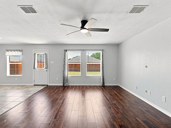 3rd image of 1217 Bellevue Dr