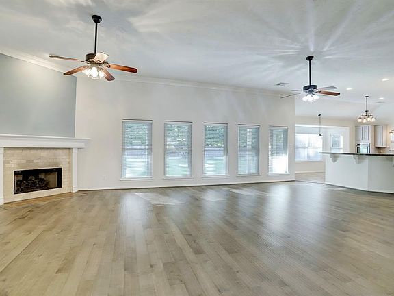 3rd image of 515 Fairbanks Dr