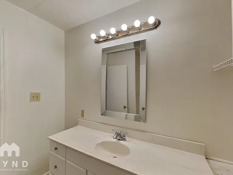 5860 Ronnie Dr — Photo 14
