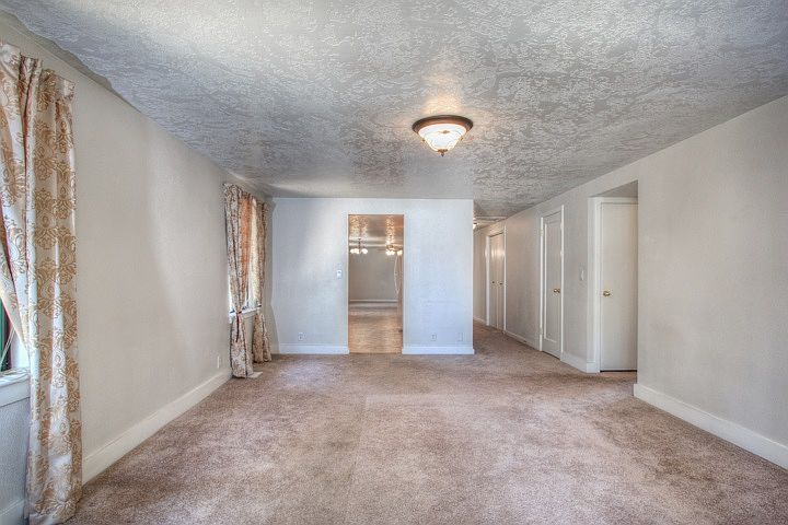 1st image of 1085 E Park St