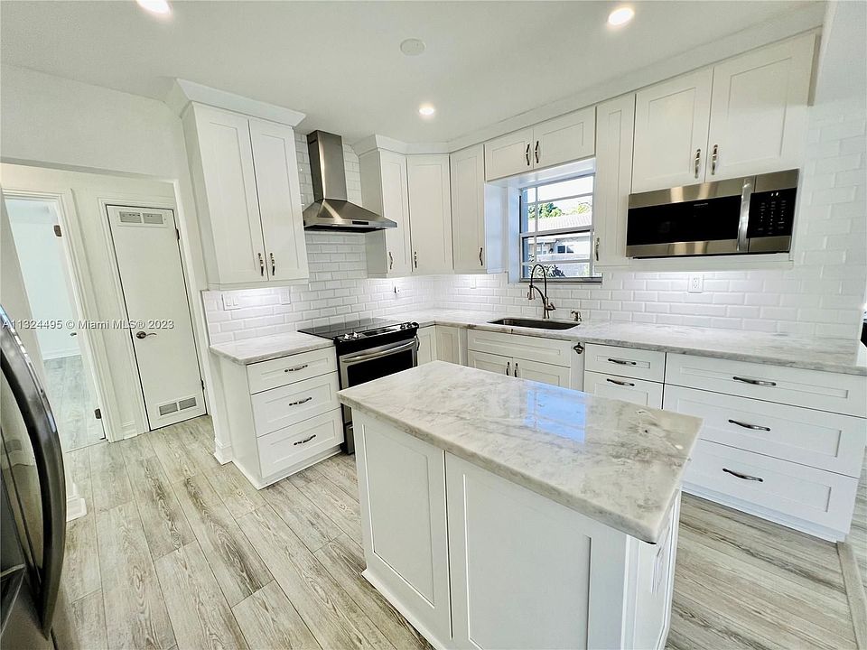 1st image of 905 NE 111th St #0
