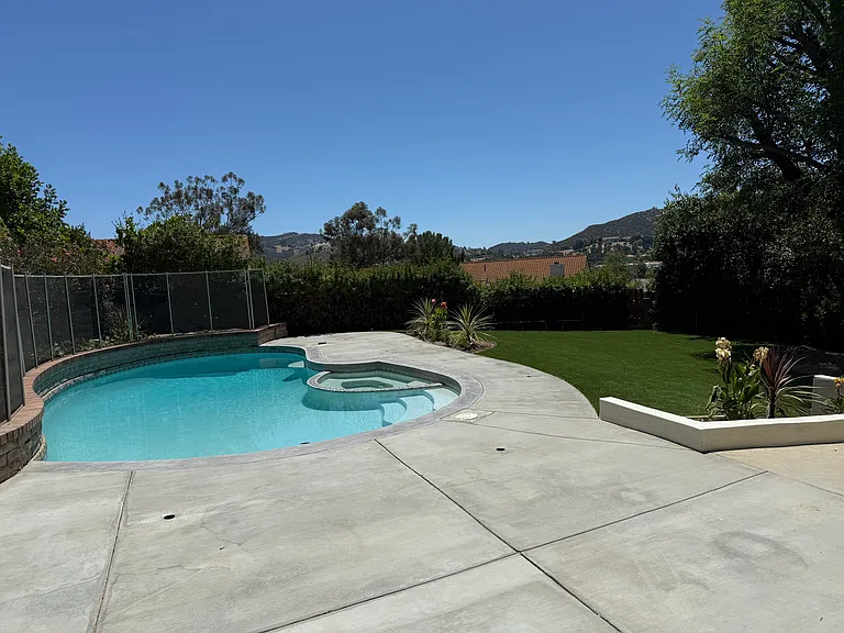 22938 Paul Revere Dr — Photo 2