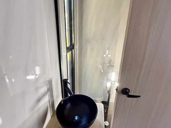 5th image of 32500 Riverside Dr Unit 2