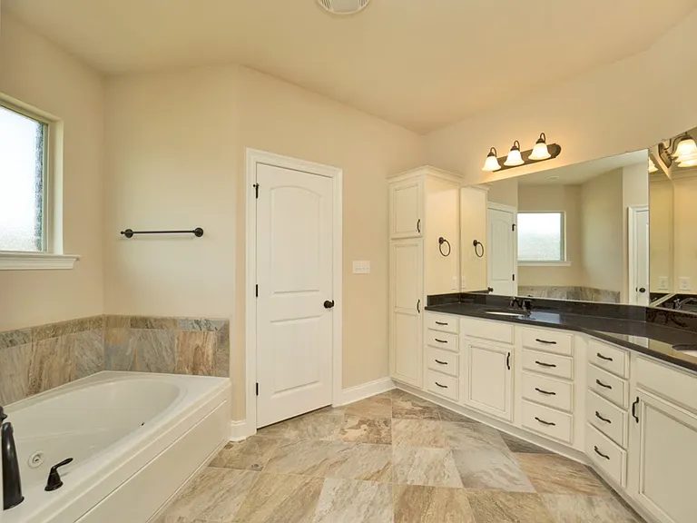 523 Kensley Ave — Photo 29