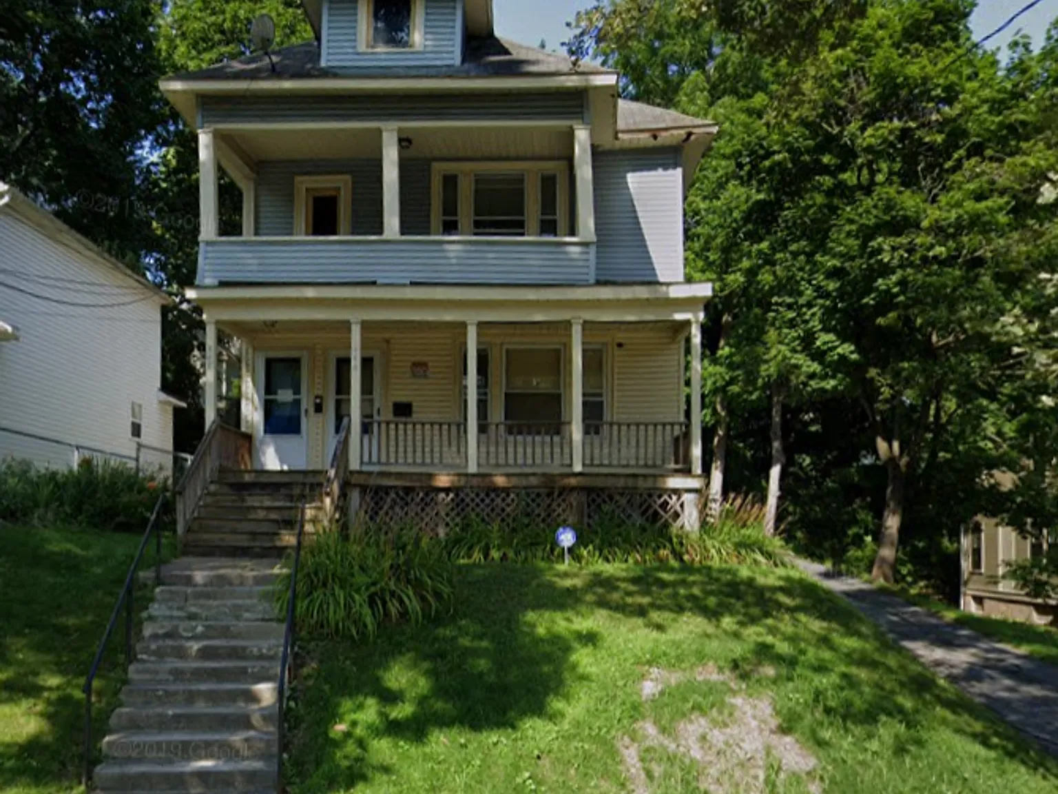 448 Columbus - Available August 1, 2027 - Second Floor 3 Bedroom Flat — Photo 2