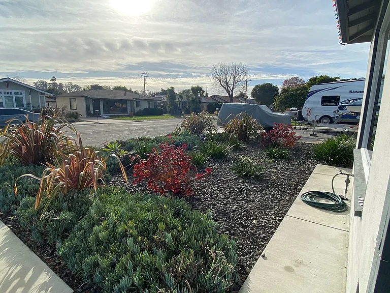 908 Sandalwood Ave — Photo 2