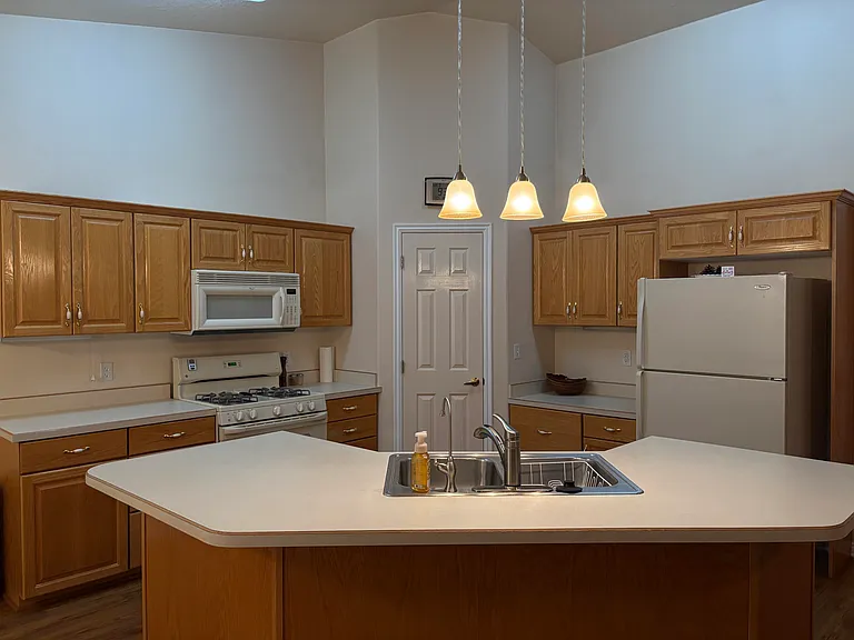 210 N Mall Dr — Photo 14