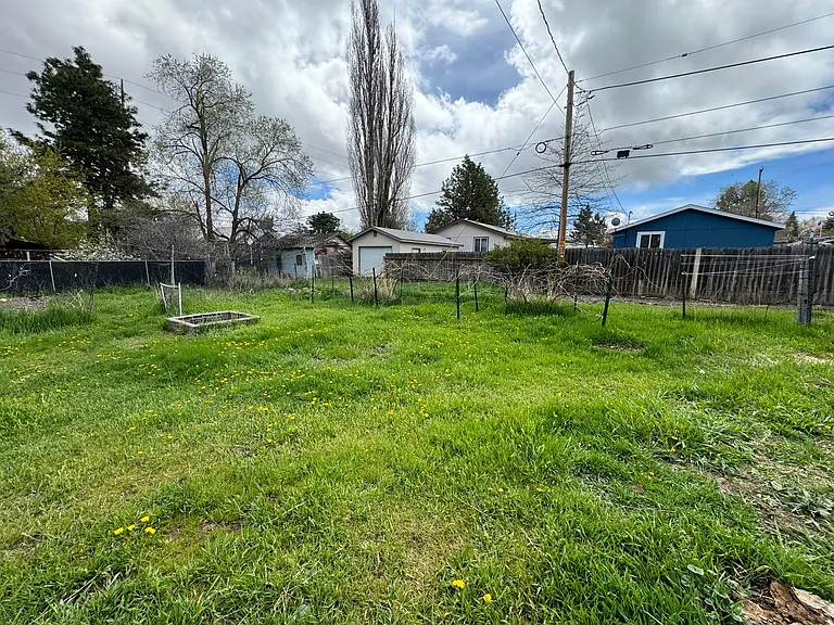 326 Torrey St — Photo 15