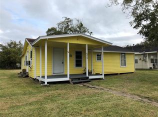 820 Austin St, Clute, TX 77531