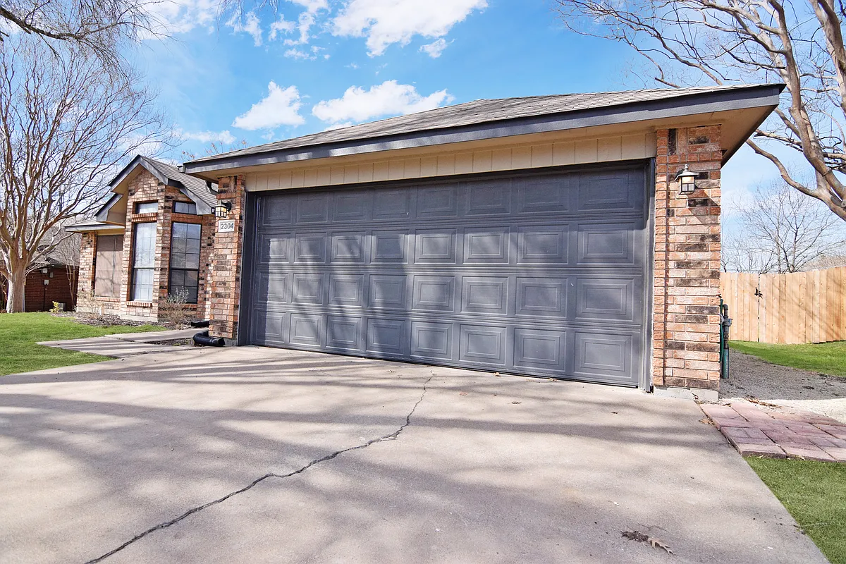 Building Photo - 2304 Skipcha Dr