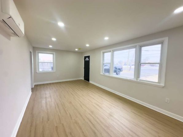 727 W County Line Rd