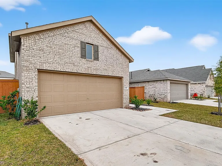 3039 Ash Ray Dr — Photo 2