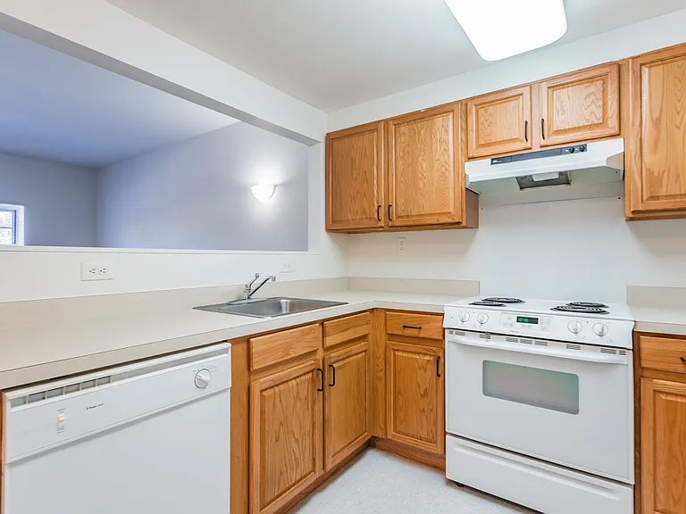 Medford Landing Apartments — Photo 26