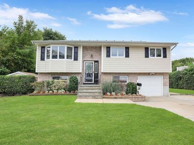 812 Stanley Street, West Islip, NY, 11795