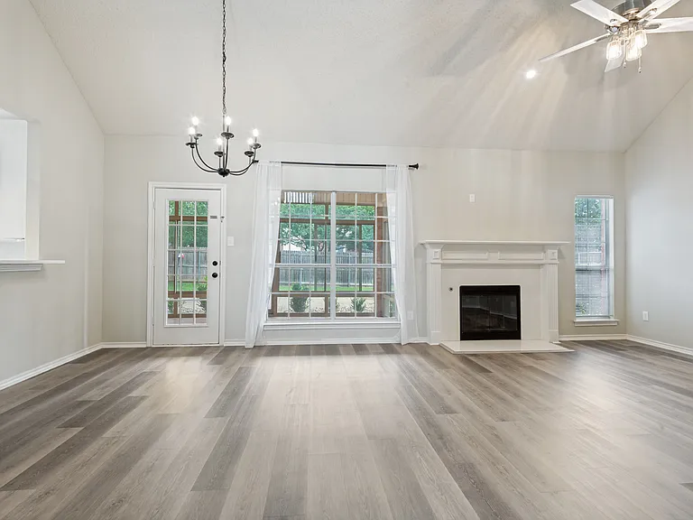 6137 Pebble Creek Dr — Photo 4