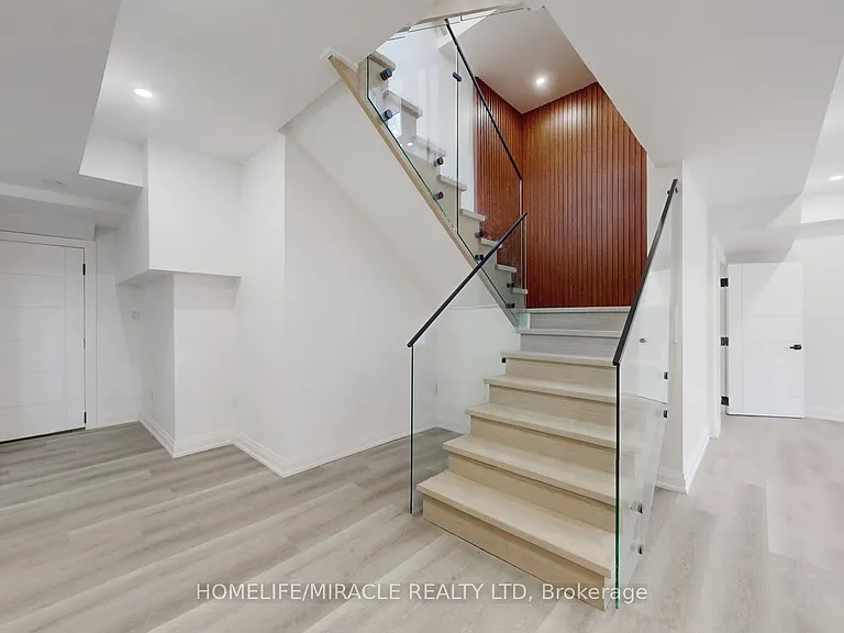 150 Stewart St — Photo 19